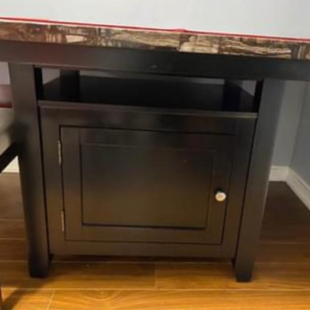 A dining table set - Picture 2 of 4